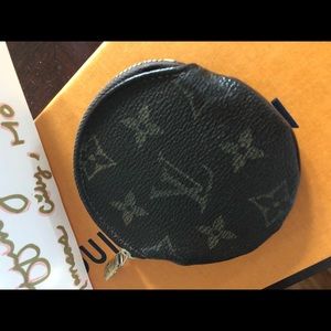 Authentic Louis Vuitton round coin pouch / purse